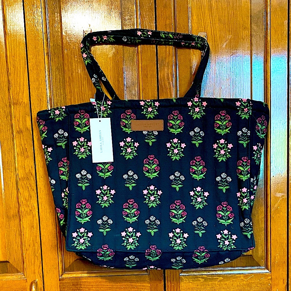 Laura Ashley NWT Floral Tote Bag; FREE LIP BALM OR HAIR CLIP/ bracelet 🫶🛍️